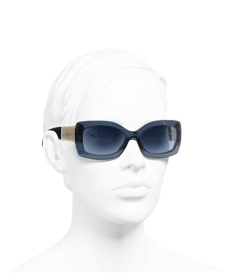 chanel sonnenbrille blau|Chanel sunglasses with on side.